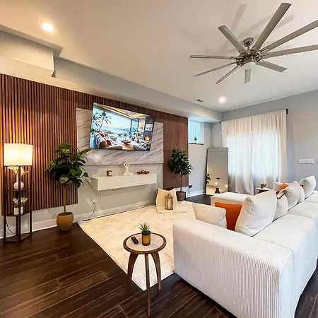 Villa Downtown Luxury Retreat